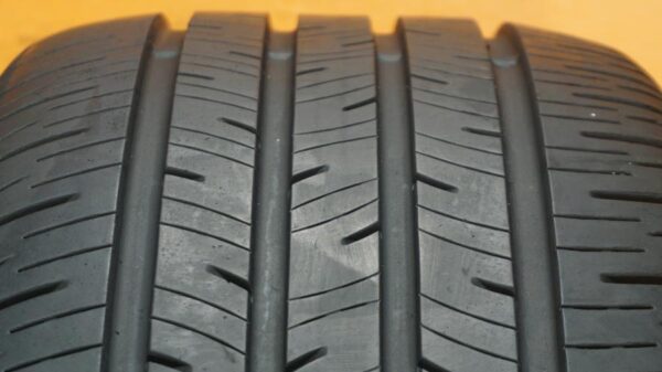 2 used tires 235/45/18 CONTINENTAL - Image 5