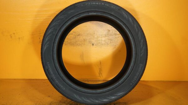 2 used tires 235/45/18 CONTINENTAL - Image 6