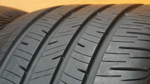 2 used tires 235/45/18 CONTINENTAL - Image 3