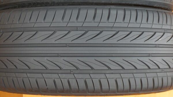 2 used tires 235/35/20 DELINTE - Image 4