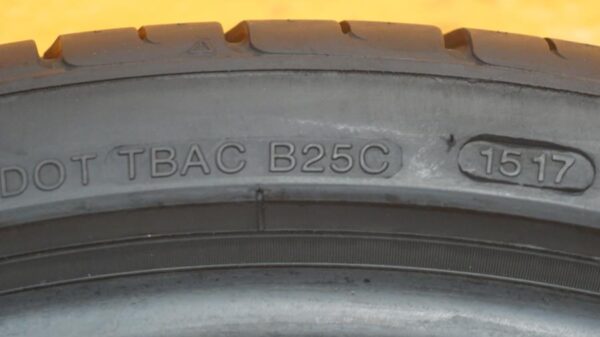 2 used tires 235/35/20 DELINTE - Image 8