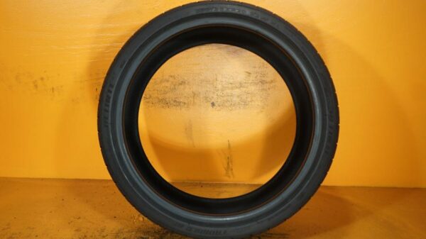 2 used tires 235/35/20 DELINTE - Image 6