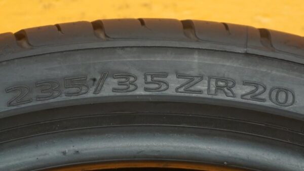 2 used tires 235/35/20 DELINTE - Image 7