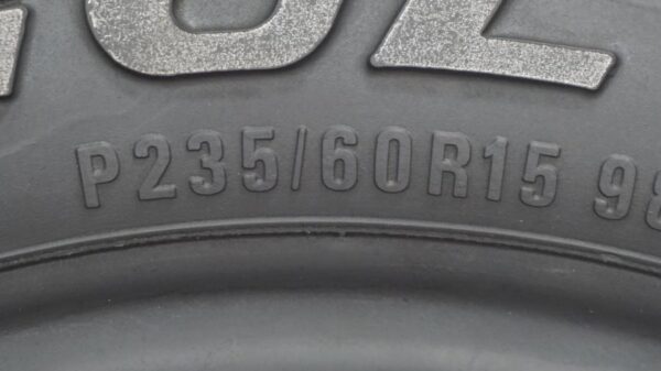 2 used tires 235/60/15 CHALLENGER - Image 7