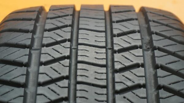 2 used tires 235/60/15 CHALLENGER - Image 5