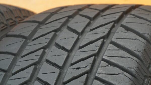 2 used tires 215/60/16 DEAN - Image 3