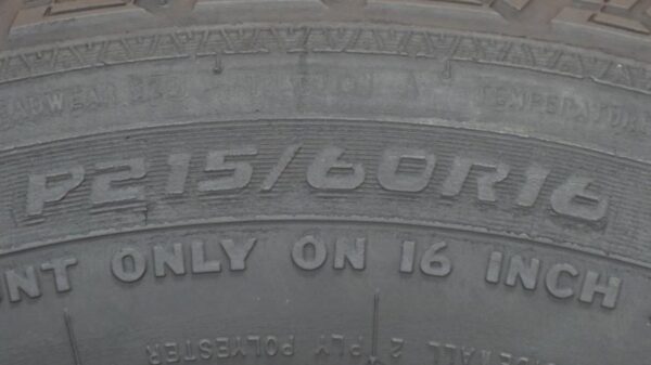 2 used tires 215/60/16 DEAN - Image 7