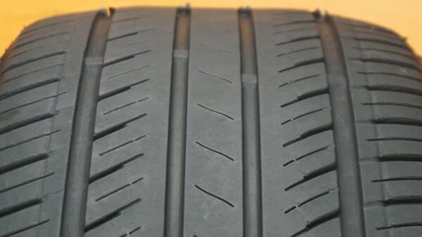 2 used tires 215/55/17 WESTLAKE - Image 5