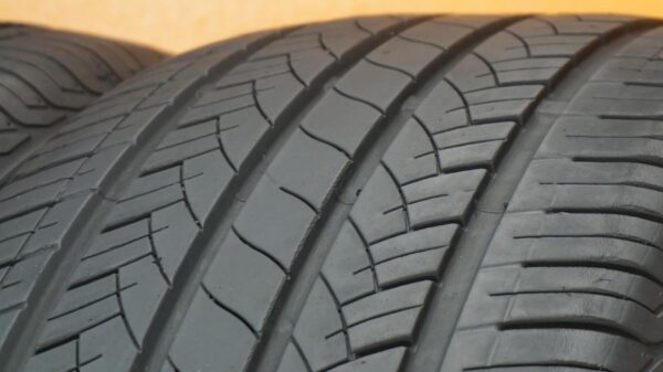 2 used tires 225/45/18 WESTLAKE - Image 3