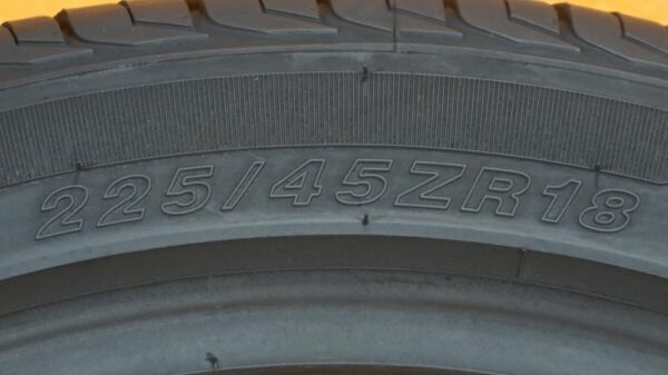 2 used tires 225/45/18 WESTLAKE - Image 7