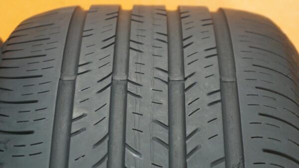 2 used tires 235/55/17 CONTINENTAL - Image 5