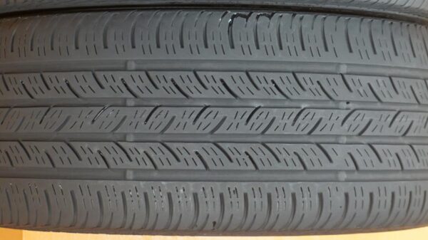 2 used tires 245/45/17 CONTINENTAL - Image 4