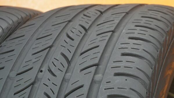 2 used tires 245/45/17 CONTINENTAL - Image 3