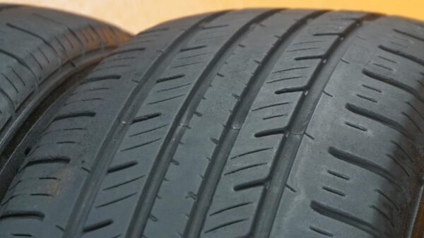 2 used tires 205/65/16 WESTLAKE - Image 3