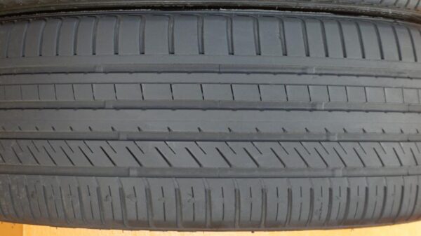 2 used tires 245/35/19 MAYRUN - Image 4