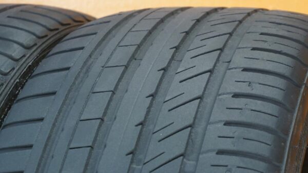 2 used tires 245/35/19 MAYRUN - Image 3