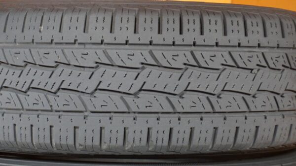 2 used tires LT 245/75/17 GENERAL - Image 4