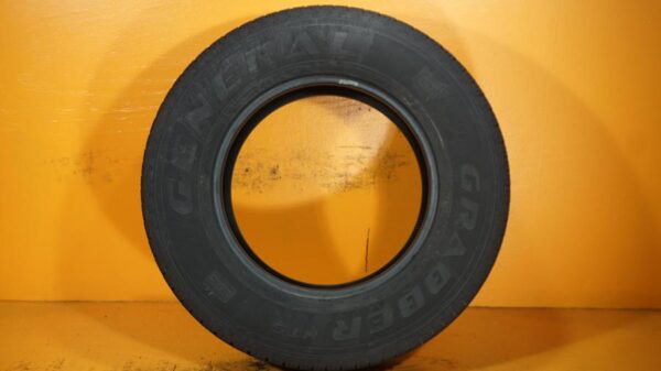 2 used tires LT 245/75/17 GENERAL - Image 6