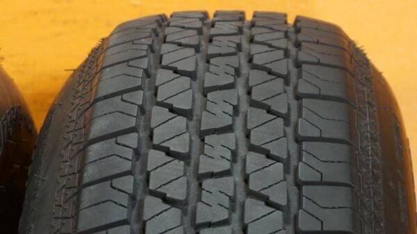 2 used tires 225/75/15 STEEL RADIAL - Image 5