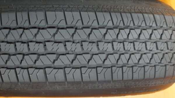 2 used tires 225/75/15 STEEL RADIAL - Image 4