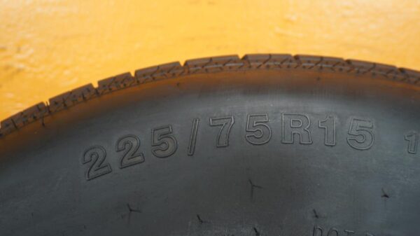 2 used tires 225/75/15 STEEL RADIAL - Image 7