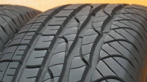 2 used tires 205/60/16 DOUGLAS - Image 3