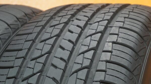 2 used tires 215/60/16 DOUGLAS - Image 3