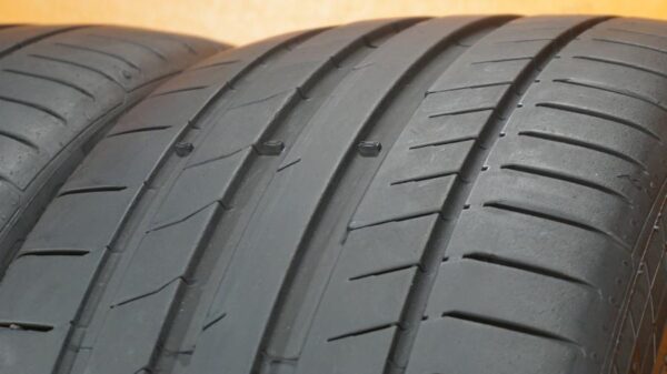 2 used tires 255/35/19 CONTINENTAL - Image 3