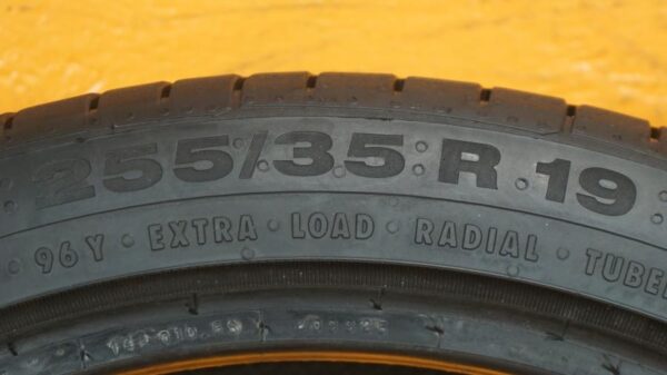 2 used tires 255/35/19 CONTINENTAL - Image 7