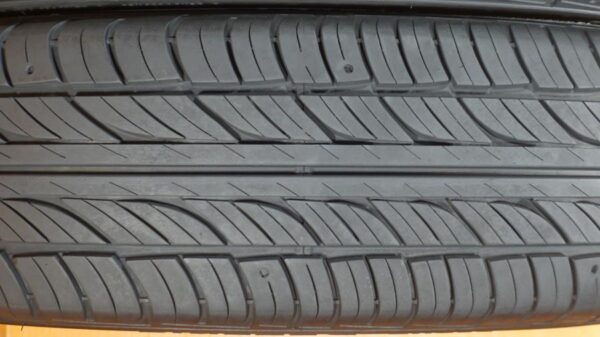 2 used tires 225/60/16 FALKEN - Image 4