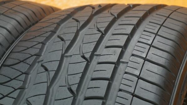 2 used tires 225/45/17 DOUGLAS - Image 3