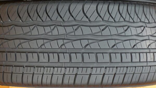 2 used tires 225/45/17 DOUGLAS - Image 4