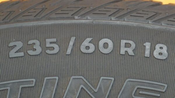 2 used tires 235/60/18 CONTINENTAL - Image 7