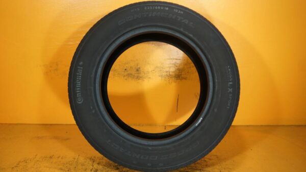 2 used tires 235/60/18 CONTINENTAL - Image 6