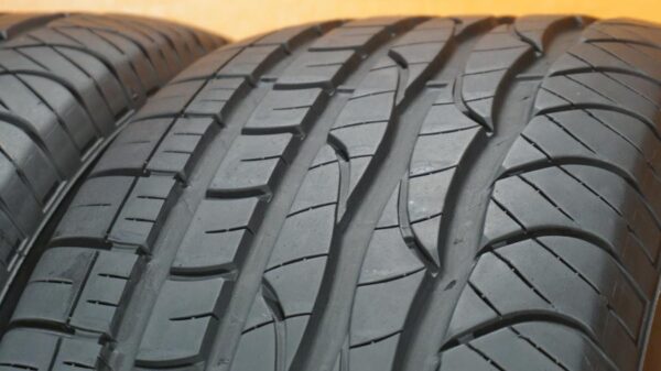 2 used tires 215/55/17 DOUGLAS - Image 3