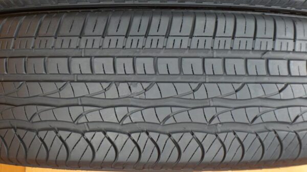 2 used tires 215/55/17 DOUGLAS - Image 4