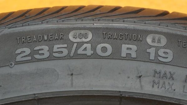 2 used tires 235/40/19 CONTINENTAL - Image 7