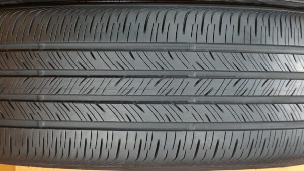 2 used tires 235/40/19 CONTINENTAL - Image 4