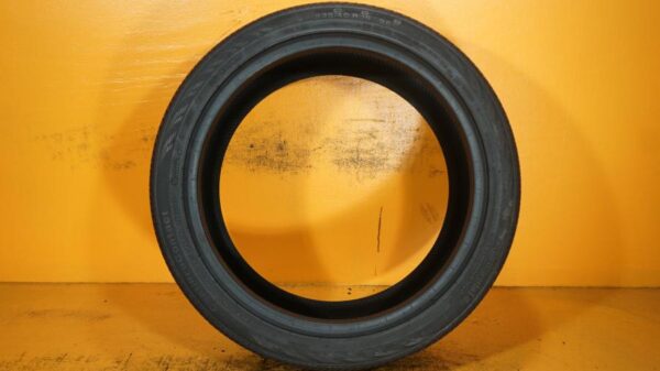 2 used tires 235/40/19 CONTINENTAL - Image 6