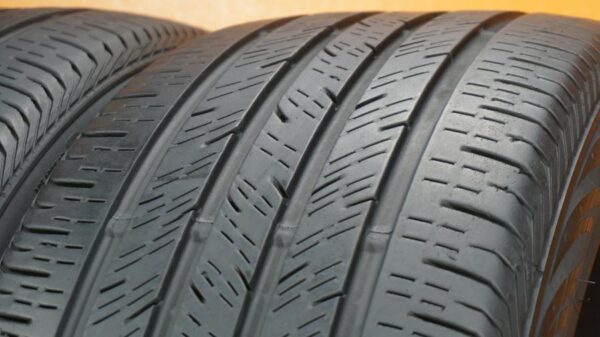 2 used tires 235/40/19 CONTINENTAL - Image 3