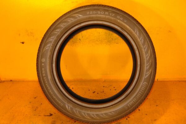 2 used tires 225/50/17 CONTINENTAL - Image 6