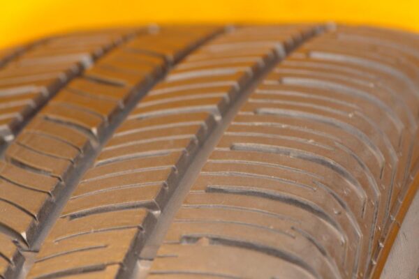 2 used tires 225/50/17 CONTINENTAL - Image 3