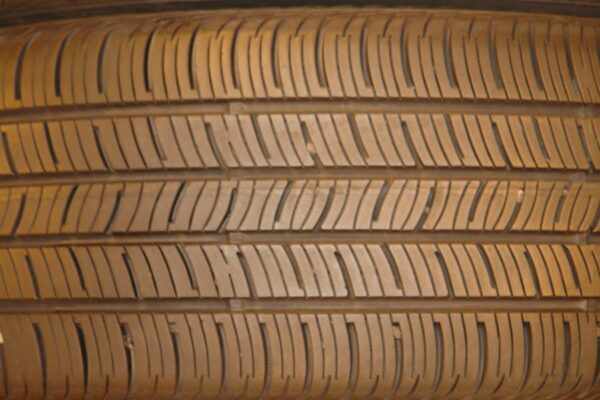 2 used tires 225/50/17 CONTINENTAL - Image 4