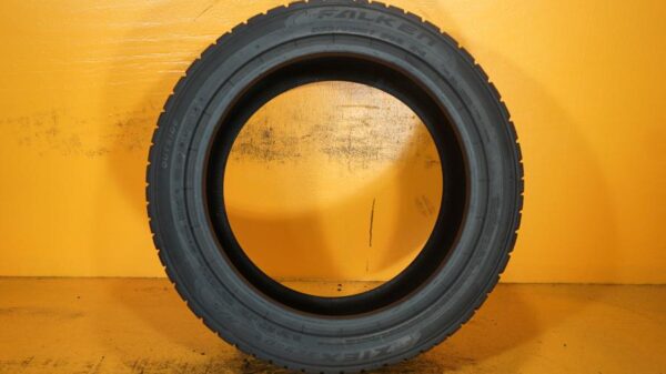 2 used tires 235/45/17 FALKEN - Image 6