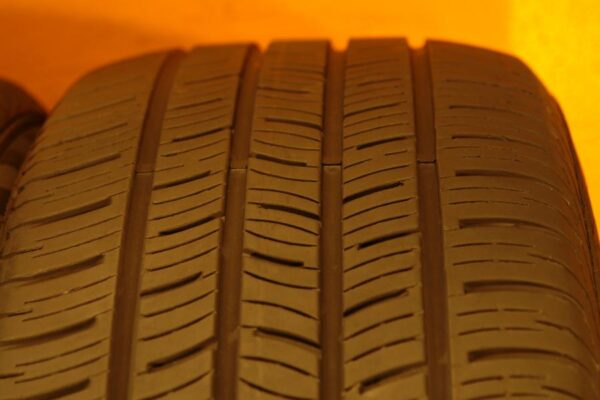 2 used tires 225/55/17 CONTINENTAL - Image 5