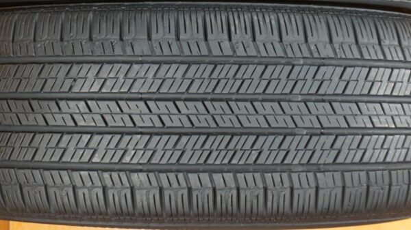 2 used tires 225/50/17 CONTINENTAL - Image 4