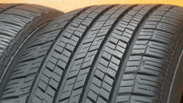 2 used tires 225/50/17 CONTINENTAL - Image 3