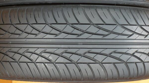 2 used tires 225/50/17 ASPEN - Image 4