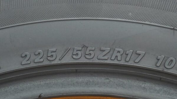 2 used tires 225/55/17 FALKEN - Image 7