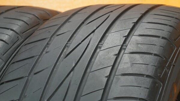 2 used tires 225/55/17 FALKEN - Image 3